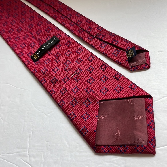 XMI Platinum red Repp necktie tie with blue dot squares. 100% silk made in USA - Picture 3 of 7